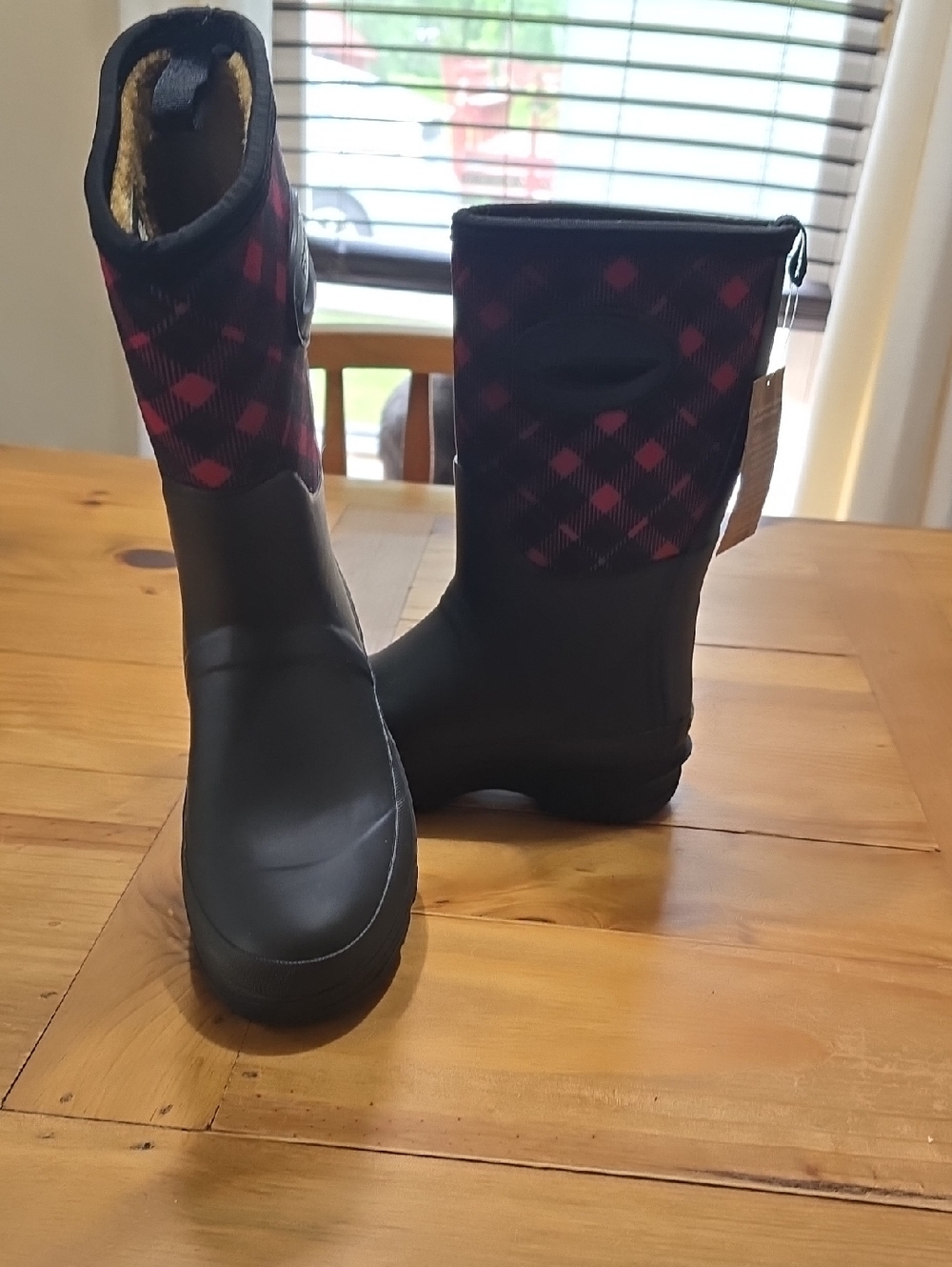 New With Tags !!omen's Size 7 Western Chief Black Buffalo Plaid Polarprene Boots